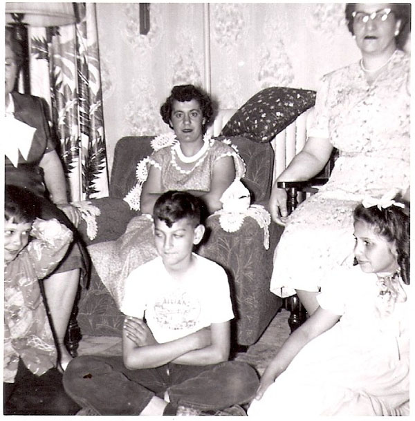 floor - Dicky, Francy and Kathi Common, sitting - Unknown, Unknown and Sophi ?
